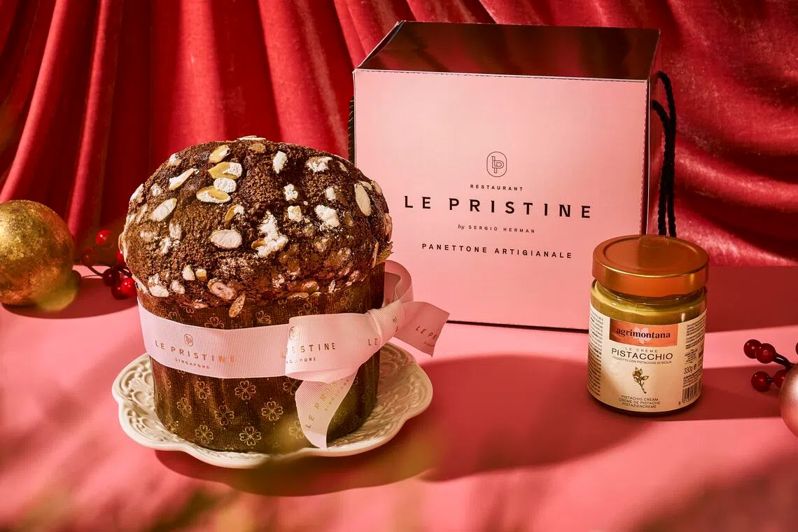 法芙娜黑巧克力潘尼朵尼搭配开心果酱，融合巧克力与坚果的香甜。（酒店提供）