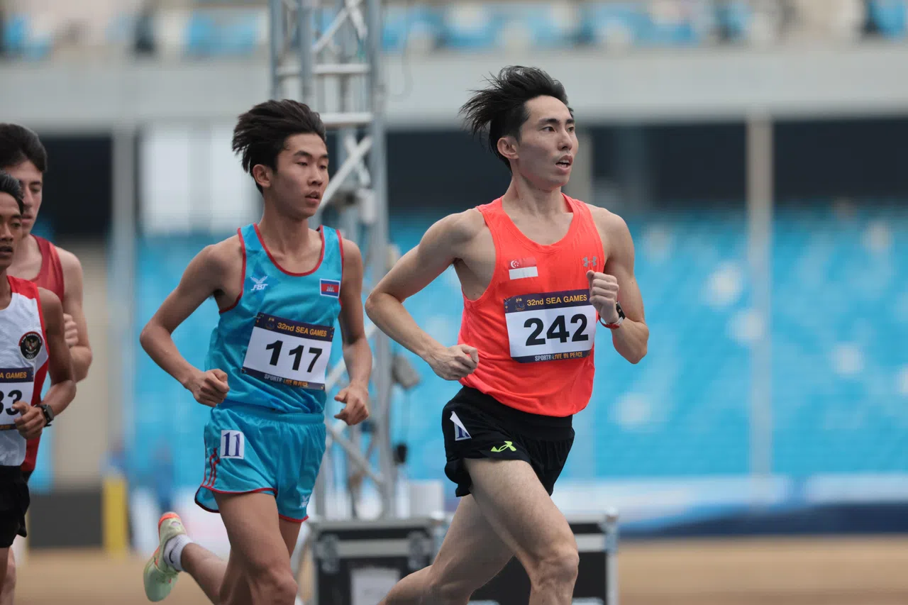 苏睿勇（右）上诉成功后，将参加泰国东运会男子1万米和5000米项目。（档案照片）