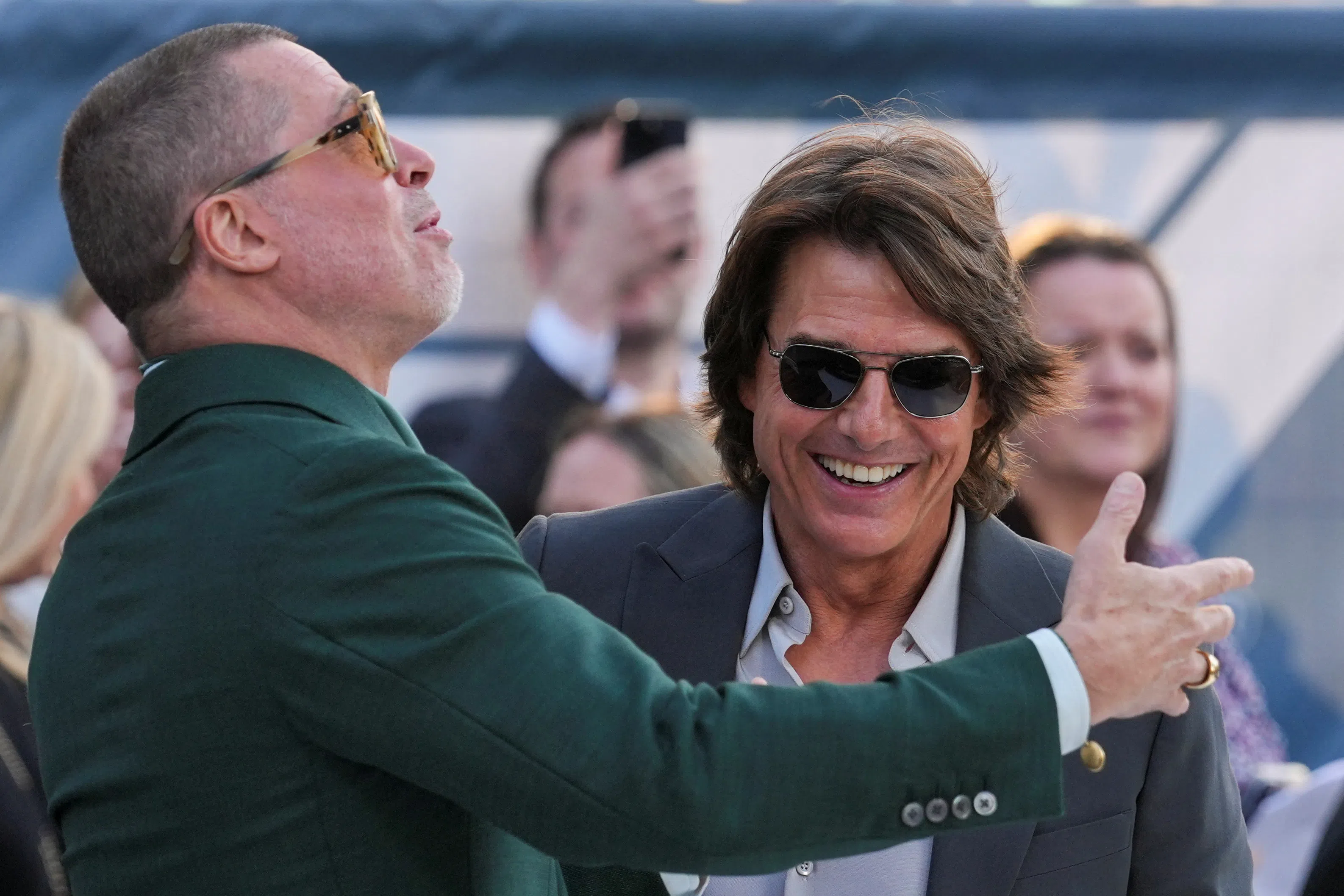 Brad Pitt（左）和Tom Cruise1994年合作《夜访吸血鬼》时传出不和。（路透社）