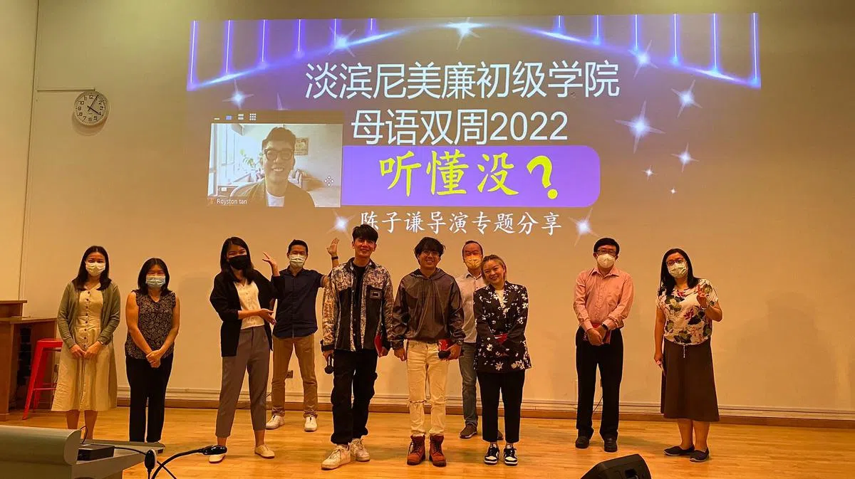 陈子谦与学生分享他对语言多元化的必要性的看法。（淡滨尼美廉初级学院提供）