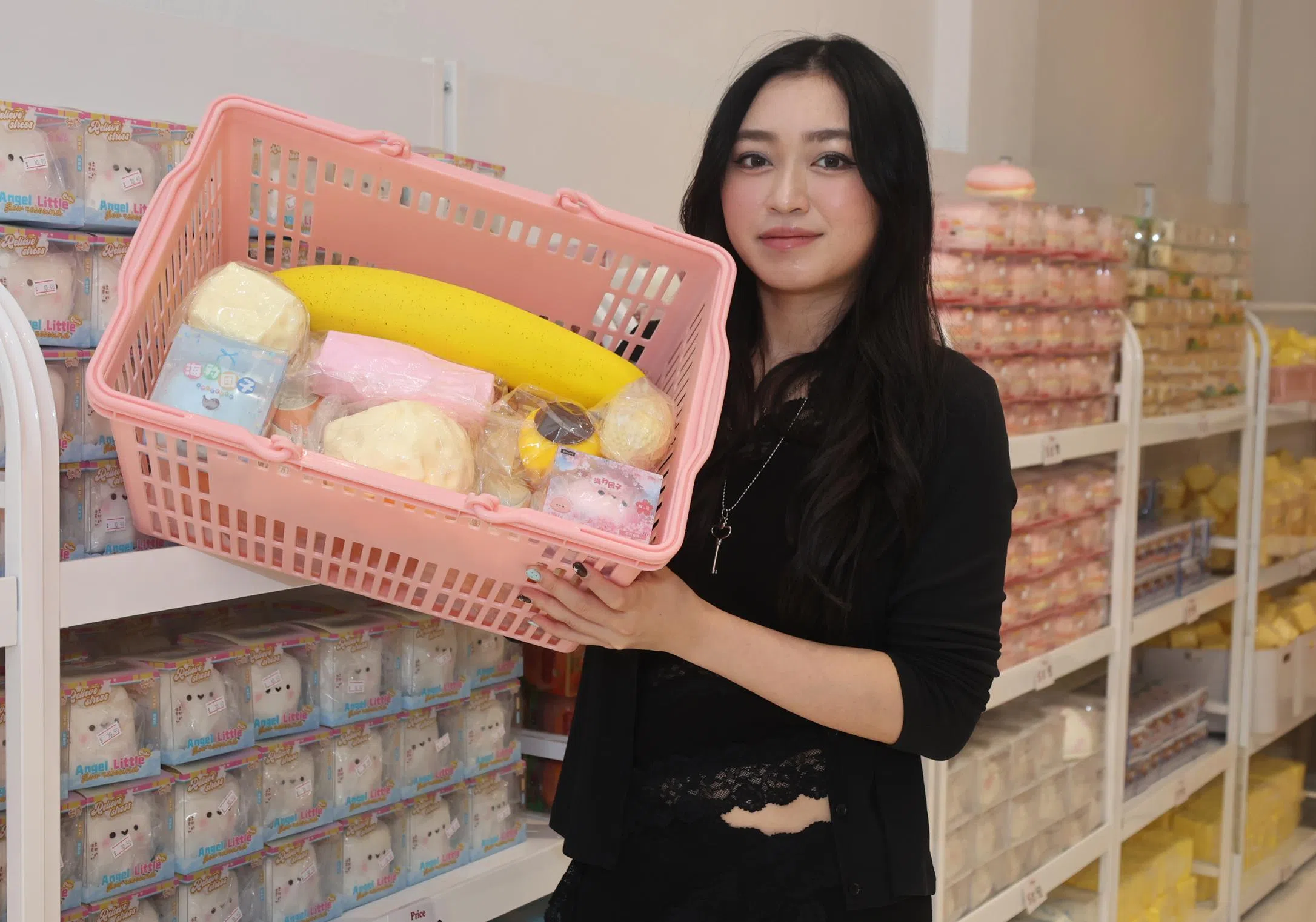 Bunnies Patisserie店主罗萱忆鼓励消费者向信誉良好、资讯透明的商家购买捏捏乐。（邬福梁摄）