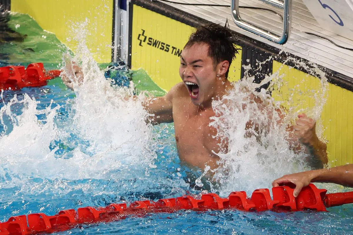 张正伟在河内东运会男子50米自由泳决赛中以21秒93夺冠，并打破东南亚运动会大会纪录和全国纪录。（李建玮摄）