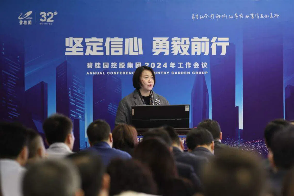 碧桂园集团董事局主席杨惠妍在2024年度工作会议上通报，公司今年预计将交付逾48万套房屋。（碧桂园官方微信公众号）