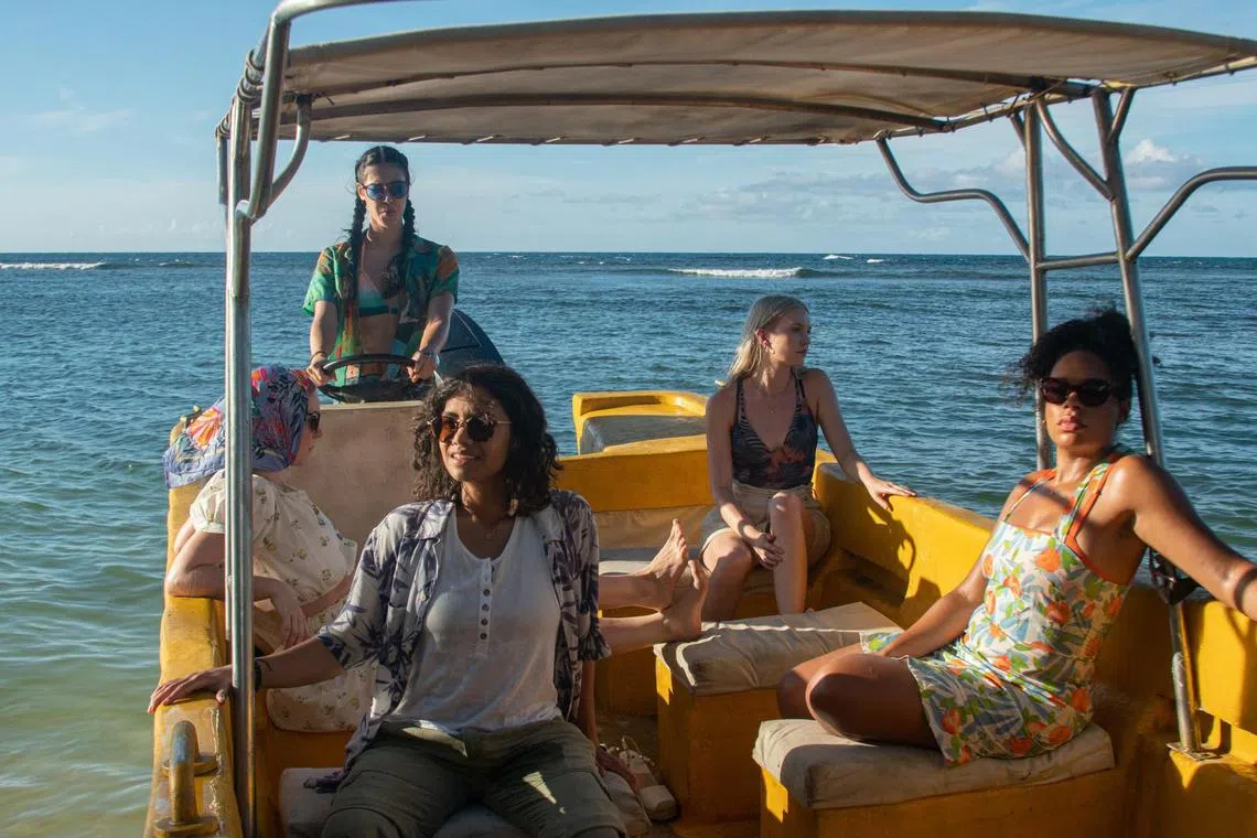 《水中有异》讲述五个姐妹淘海上求生的惊险故事。（邵氏机构提供）