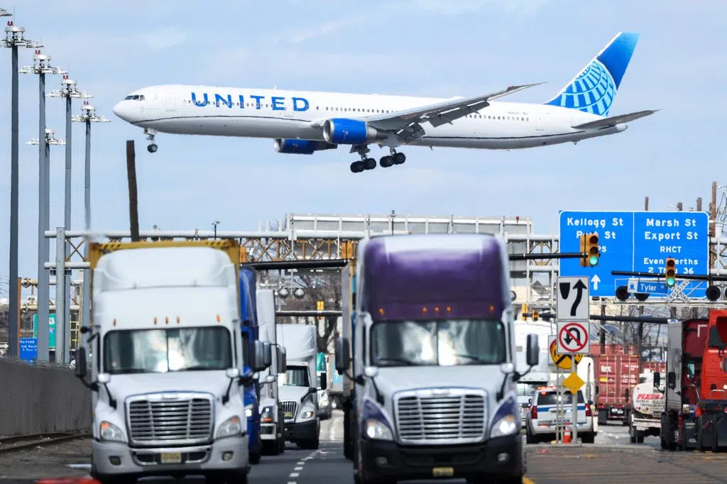 美国纽瓦克机场雷达和无线电通信中断长达90秒