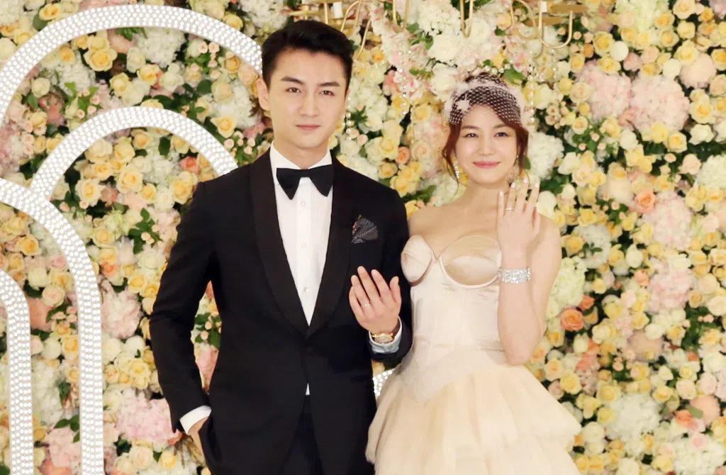 陈晓（左）和陈妍希日前被爆8年婚姻亮红灯。（互联网）
