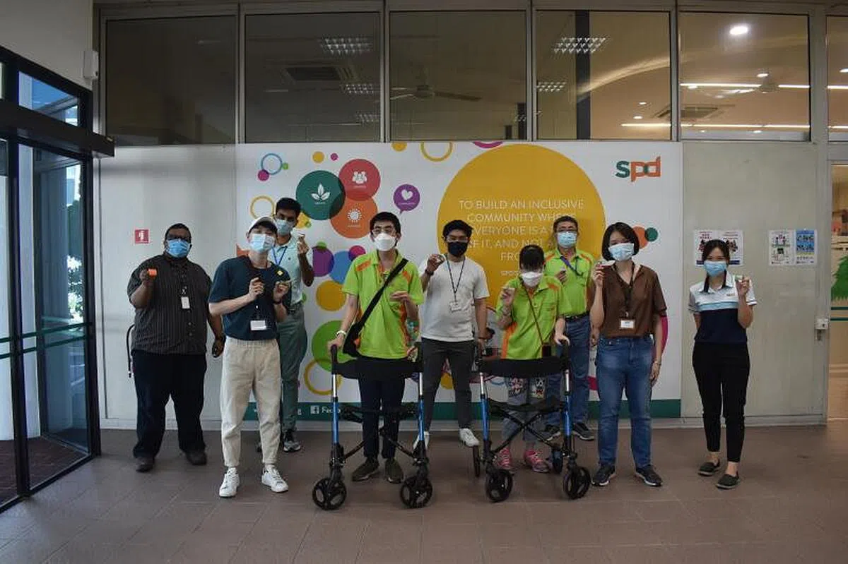 接到来自慈善机构SPD的订单时，三人决定免费为他们提供Kiap Kiap，并在去年推出圣诞筹款活动。（受访者提供）