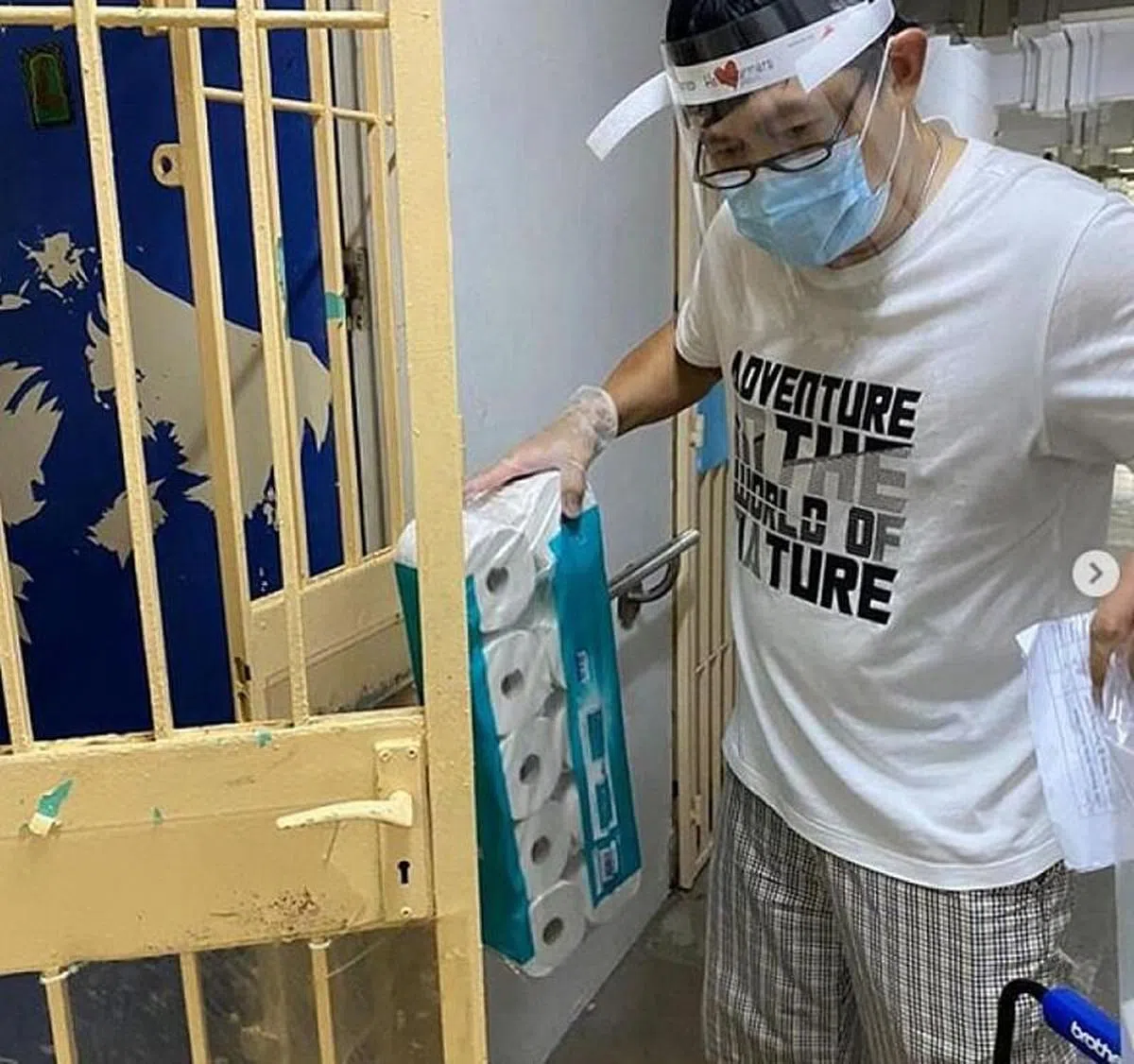 陈天文不拍戏时也经常行善 。（受访者提供）