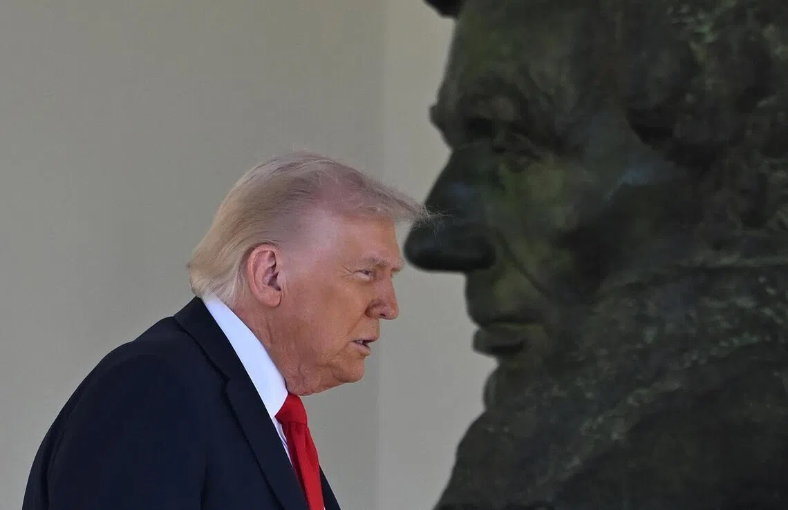 美国向中东调遣航母打击群