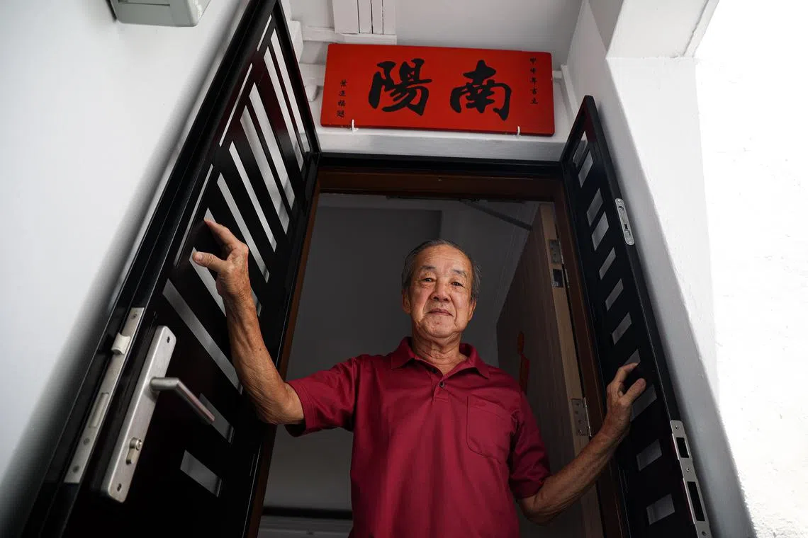 叶晋福的木质匾额，不仅有堂号，还刻上年份和名字。（关俊威摄）