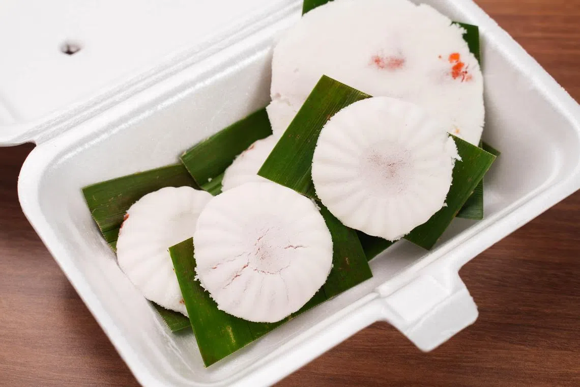 嘟嘟糕有大有小，可选椰丝或花生馅料。（特约黄暐捷摄）