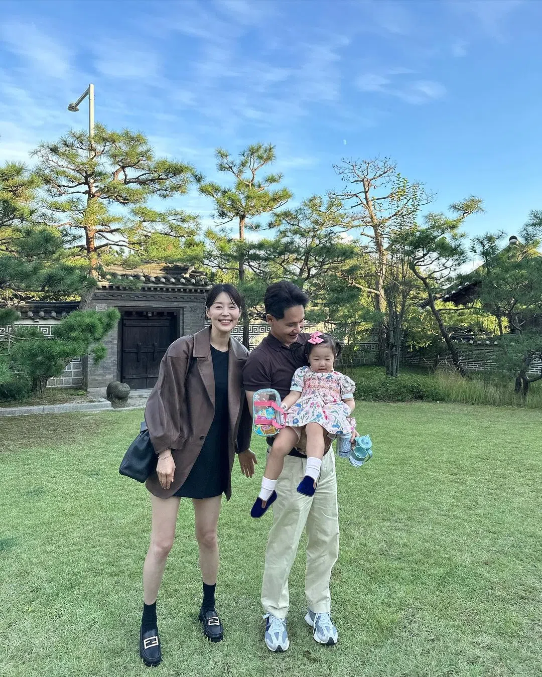 韩智慧在IG分享一家三口合照。（取自韩智慧IG）