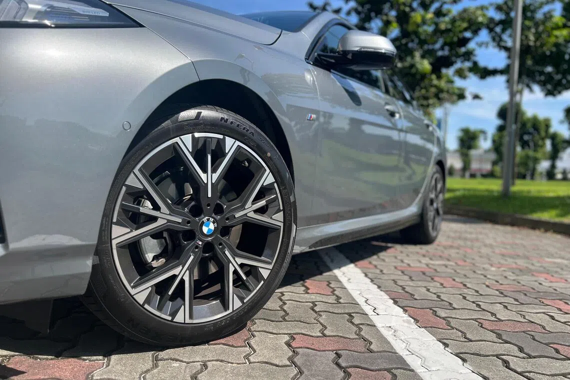 起步阶段扭力在低转速即充沛释放，市区行驶轻快敏捷。（吴庆康摄）