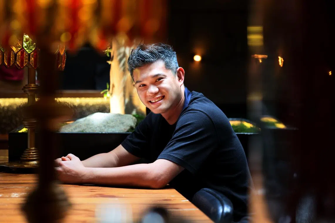 徐伟晋从西餐转向中餐，凭借经验和创意为川菜增值。（龙国雄摄）