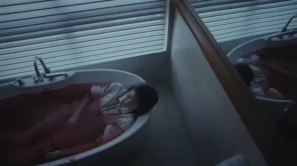 《新生》中发生一起命案，疑似是男主费可（井柏然饰）所害。（互联网）