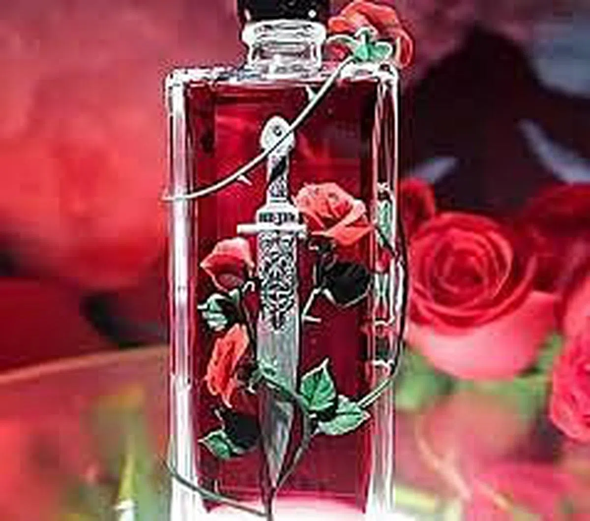 玻璃手作工作坊能够让一家人共同做出精美瓶子（取自活动售票网站）。