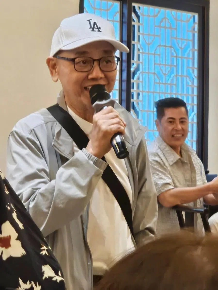 谢金石在2025年9月的中秋聚会上演唱《我问天》。（档案照片）