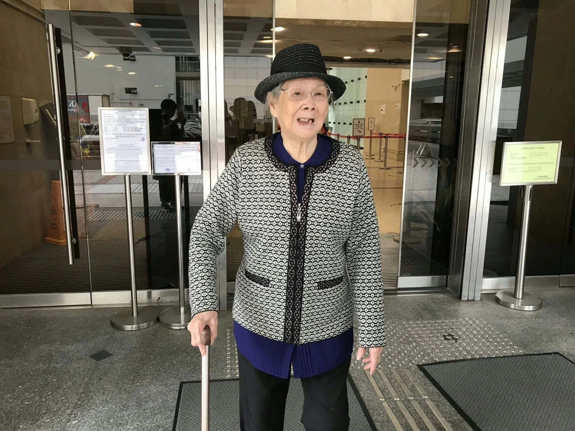 梅妈覃美金生前经常进出法院争产，要求提取女儿1100万元遗产应付高昂生活费。（互联网）