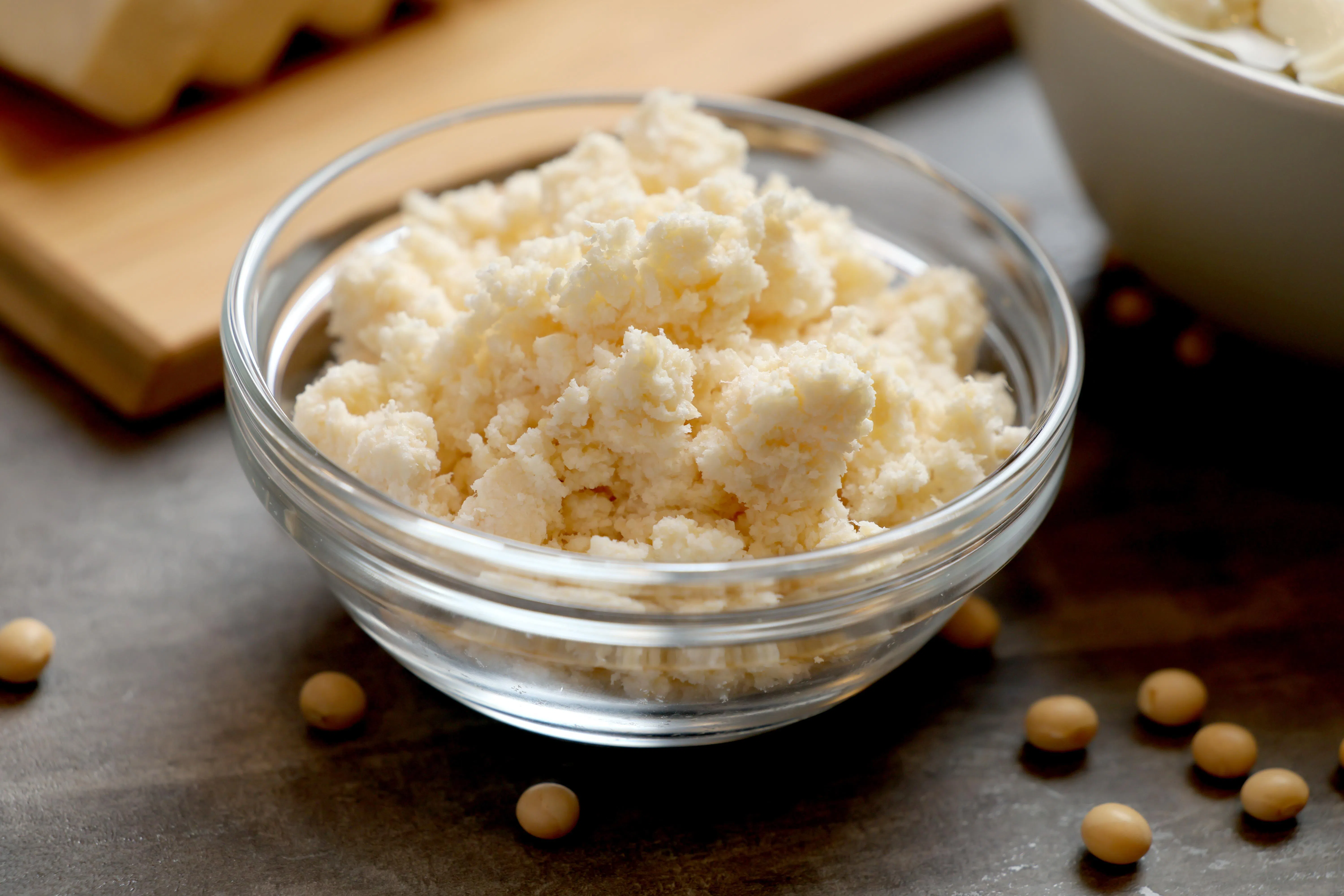 豆渣（okara）的特色是“二低三高”——“低”的是热量和售价；“高”的有膳食纤维、蛋白质和矿物质。（龙国雄摄）