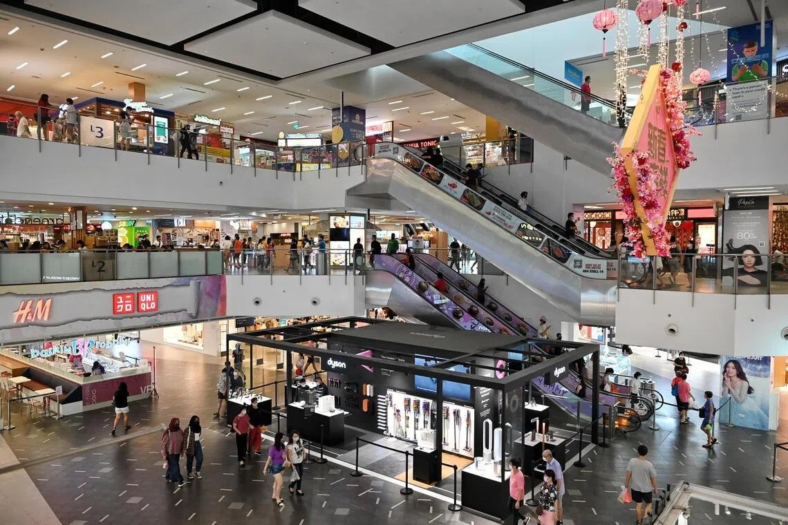 新加坡的购物中心，是不是也让你觉得大同小异？（海峡时报）