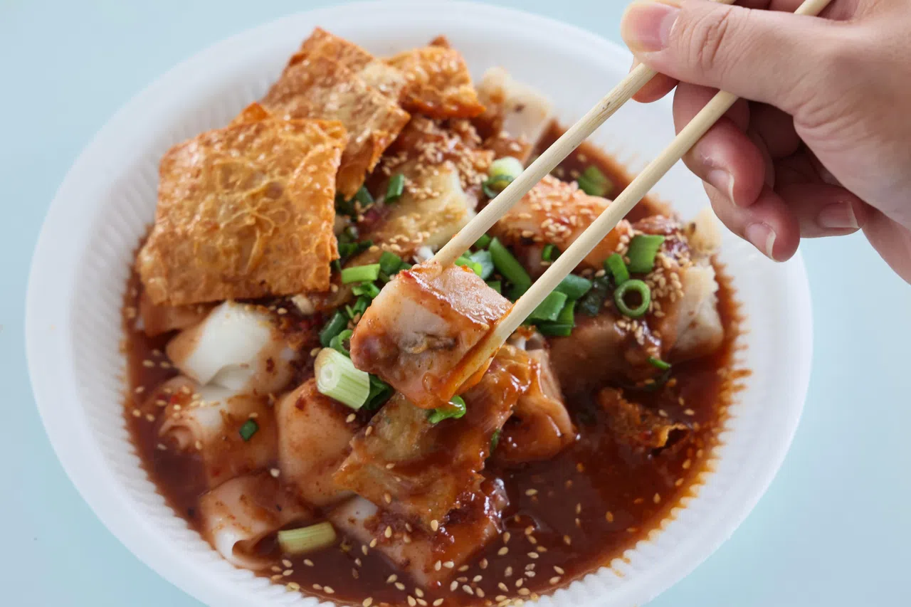 稻香Yummy套餐，有猪肠粉、斋烧鹅、扁香和芋头糕，口感丰富。（龙国雄摄）