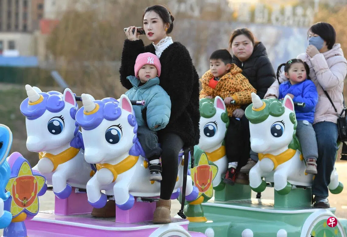 中国人口连续四年减少学者料总和生育率已跌破1 | 联合早报