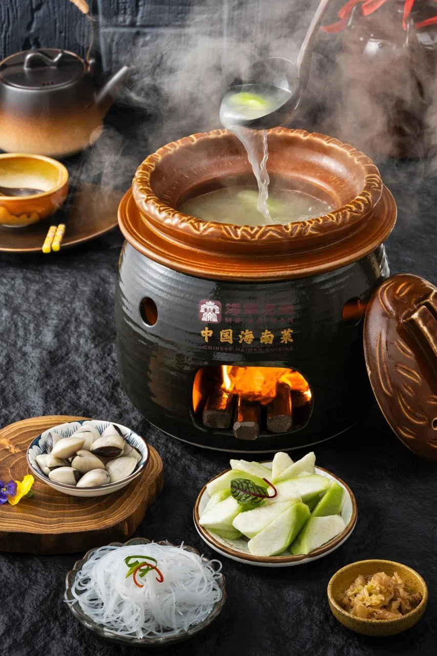 清甜的丝瓜粉丝海白文昌鸡煲汤。（餐馆提供）