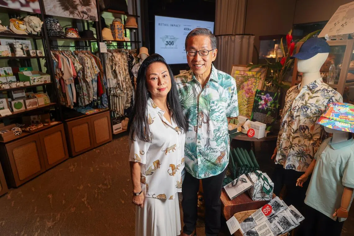 悦榕集团联合创办人何光平（右）和张齐娥夫妇。（吴先邦摄）