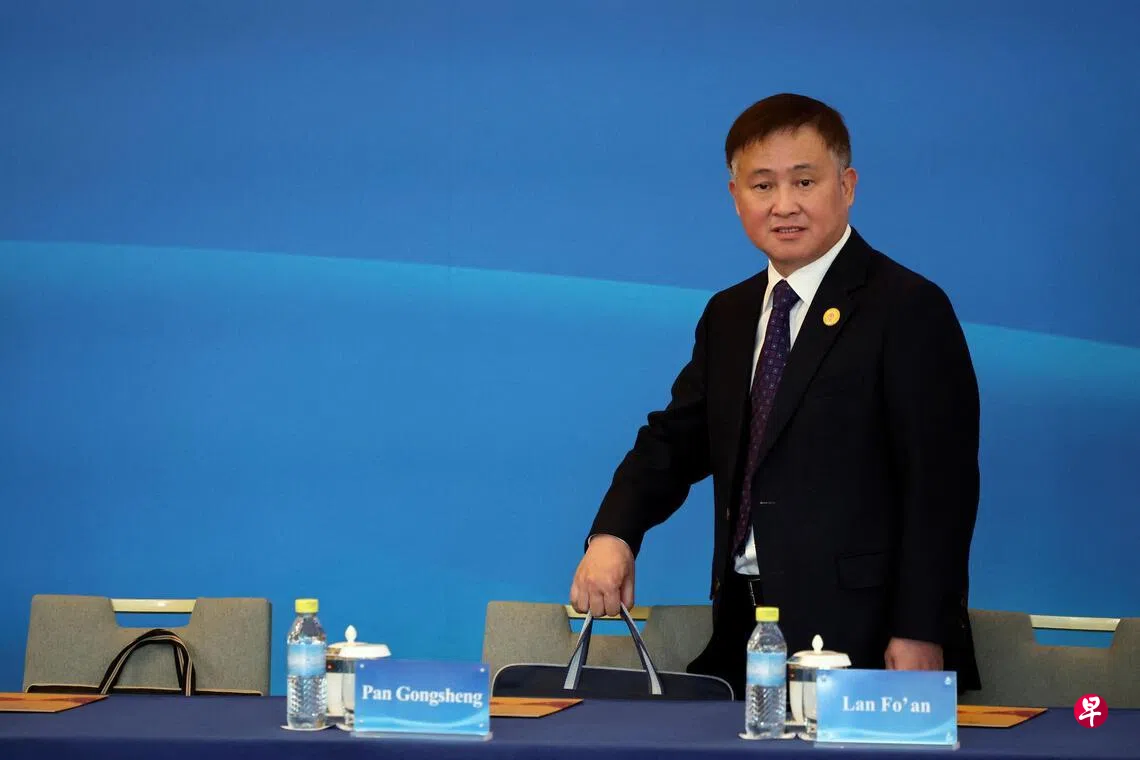 中国央行行长：构建稳健货币体系推进人民币国际化| 联合早报