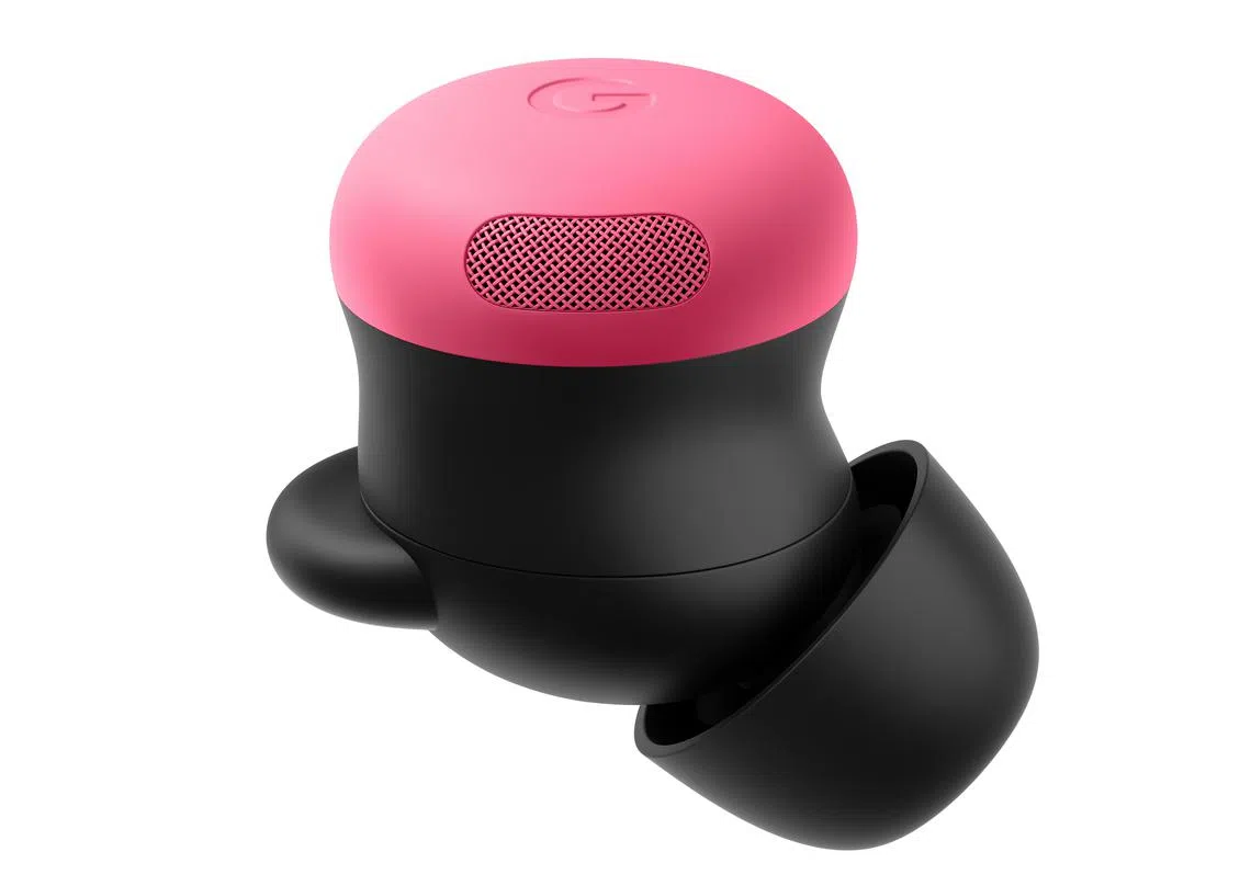 耳机重量仅4.7克，新增的耳翼让佩戴更稳固。（谷歌提供）