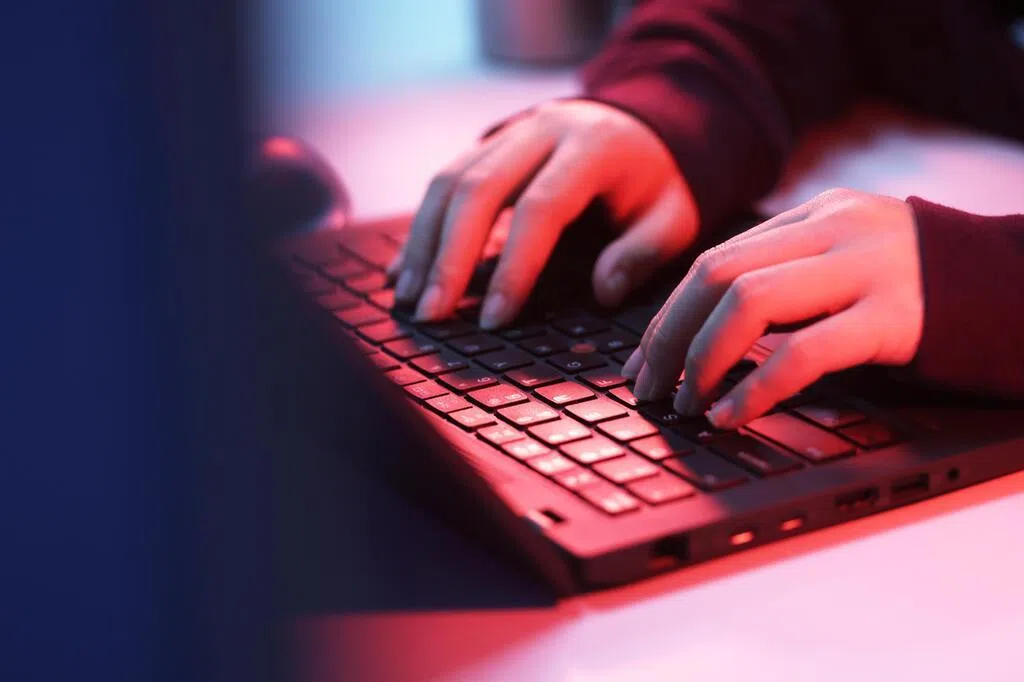 中国与斯里兰卡警方合作打击跨国电诈犯罪，125名涉电诈人员被遣返回中国。