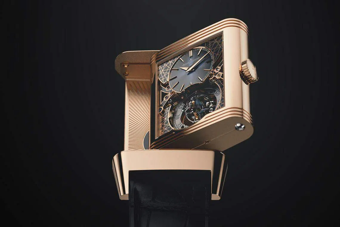 积家推出一款Reverso Tribute Chronograph翻转系列计时码表。（积家提供）
