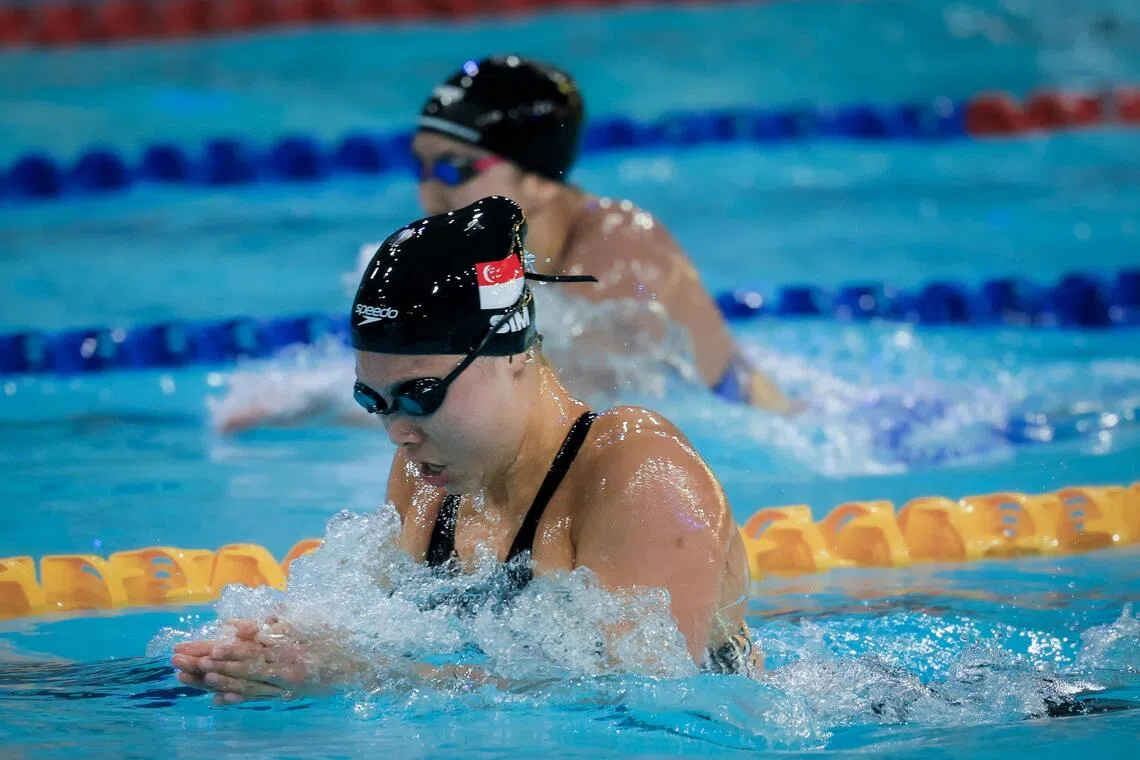 沈恩夷克服身体不适，在女子200米混合泳赢得金牌。（海峡时报）