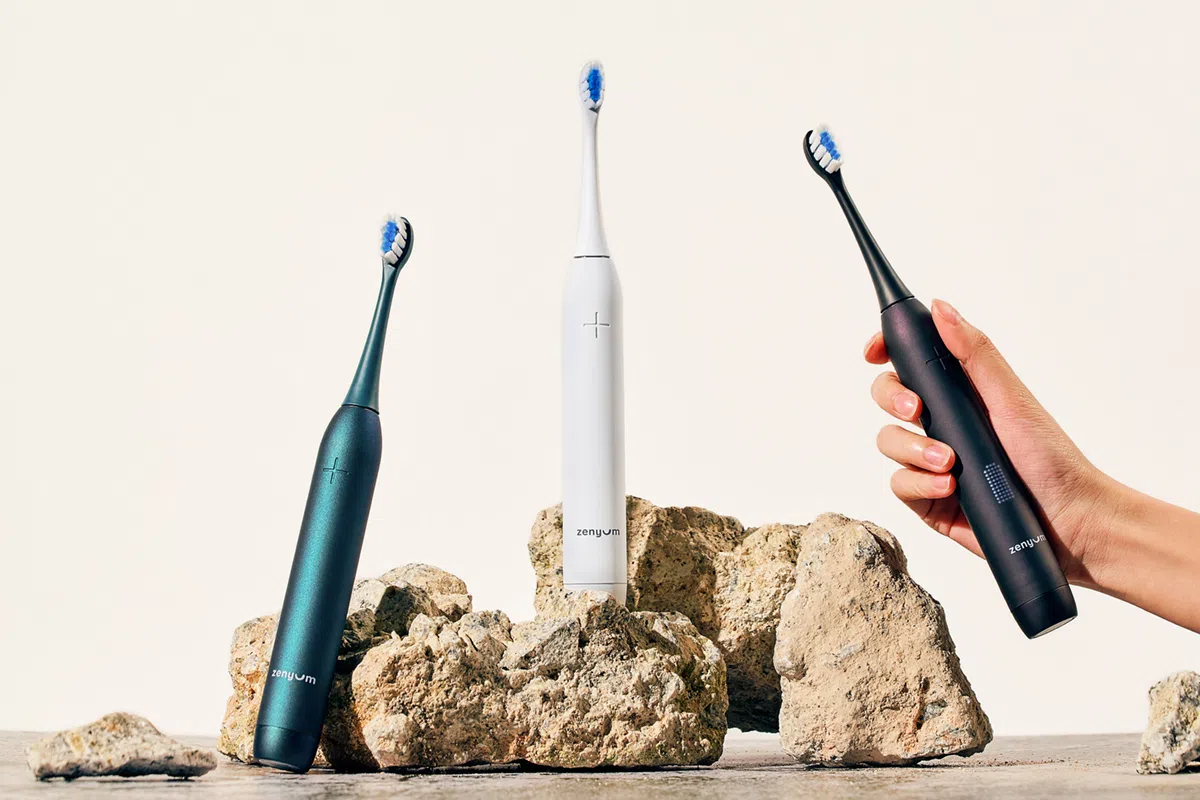 Zenyum推出全新电动牙刷Sonic Pro，三色可选，超强续航力可连续使用50天。                               （取自品牌官网）