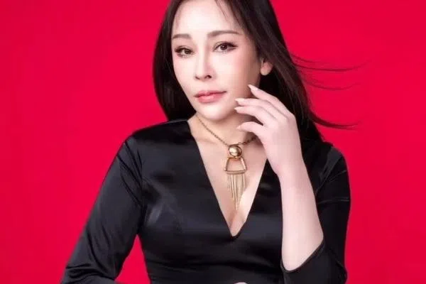 温岚败血性休克未脱险 经纪人曝她病房哭说“对不起”