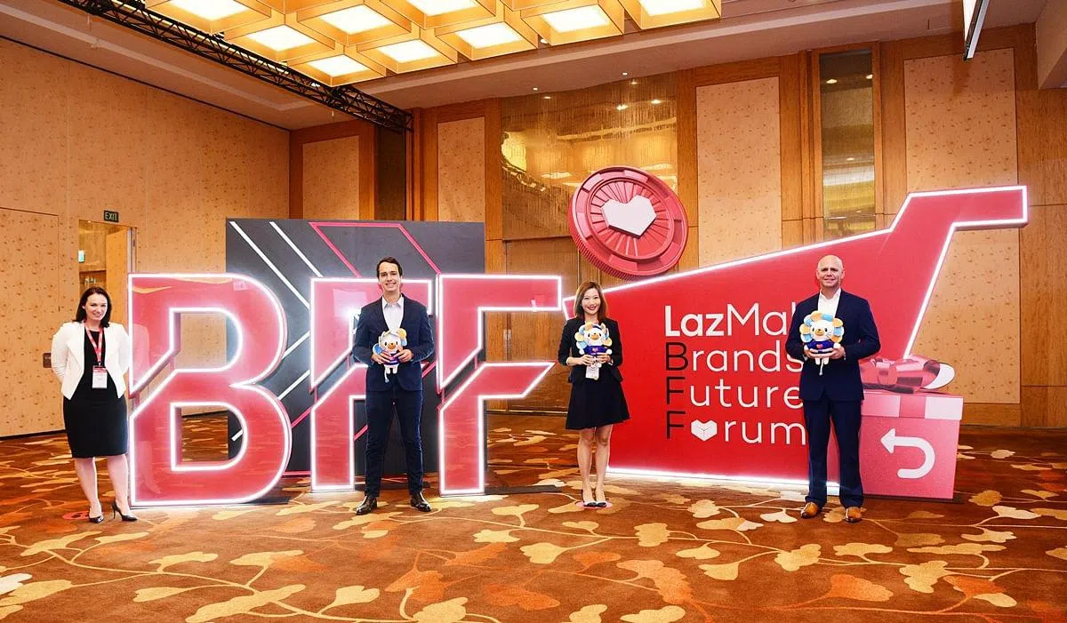 参加2021年LazMall品牌未来论坛小组讨论会的主宾（左二起）谷歌（Google）东南亚电子商务工业主管杰罗姆哈姆林（Jerome Hamlin）、资生堂（Shiseido）数码电子商务部副总裁徐永钰，以及3M公司东南亚董事经理兼新加坡主管凯文·麦圭甘（Kevin McGuigan）。（图／Lazada）