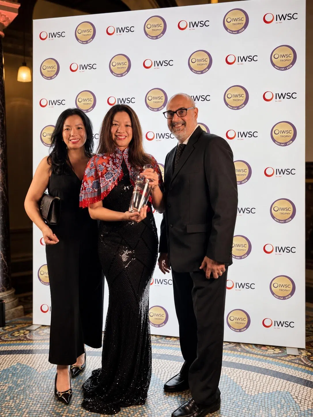 Brass Lion Distillery founder Jamie Koh (centre) and her team brought home the International Wine and Spirit Competition’s International Gin Producer of the Year award from London in November 2025.（Photo: Brass lion Distillery）