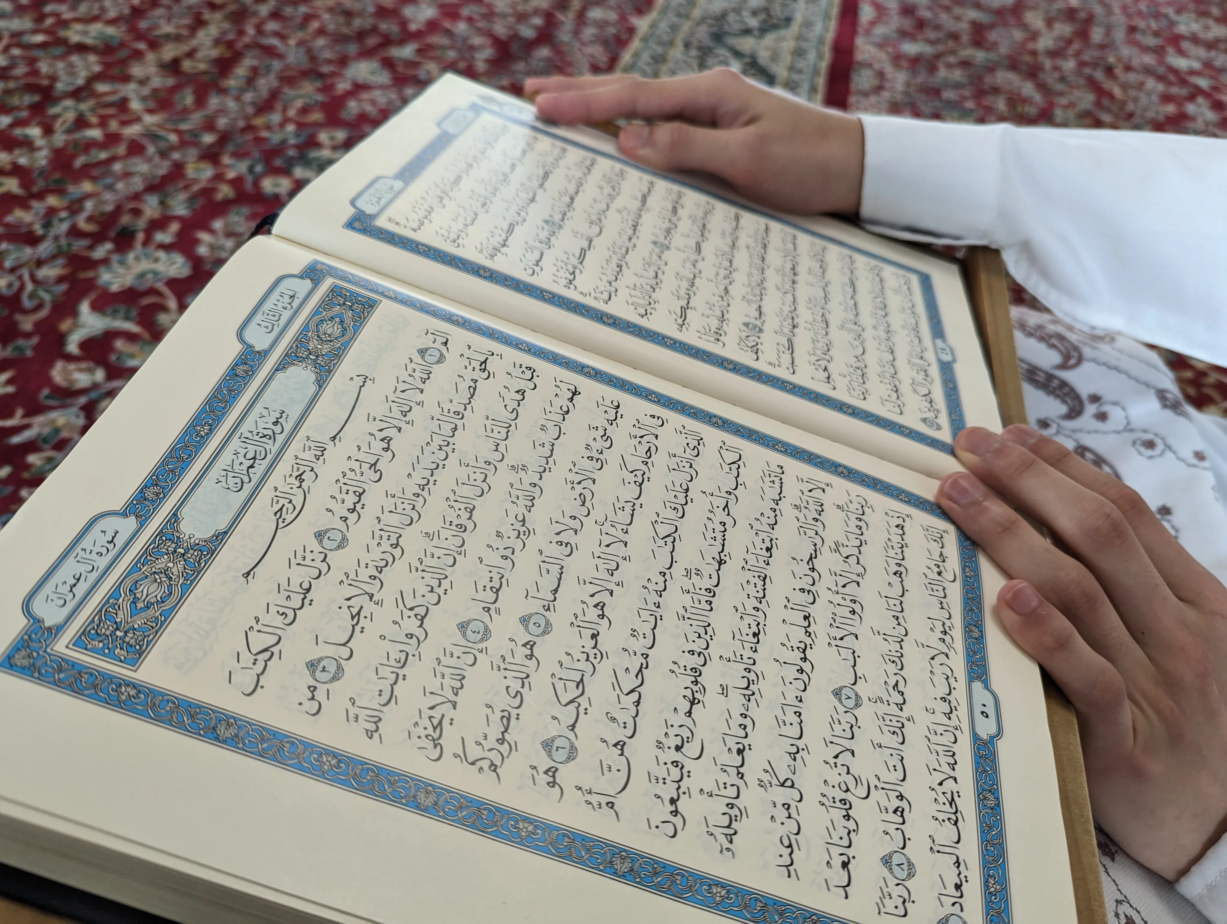 可兰经原文是阿拉伯文，对一般回教徒而言，要读懂可兰经须学习阿拉伯原文。（杨雯婷摄）