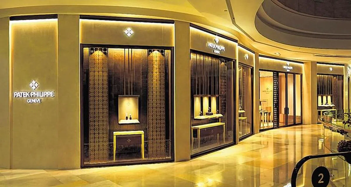 高登钟表在新加坡爱雍开设的百达翡丽专卖店为东南亚最大。（图/商家提供）