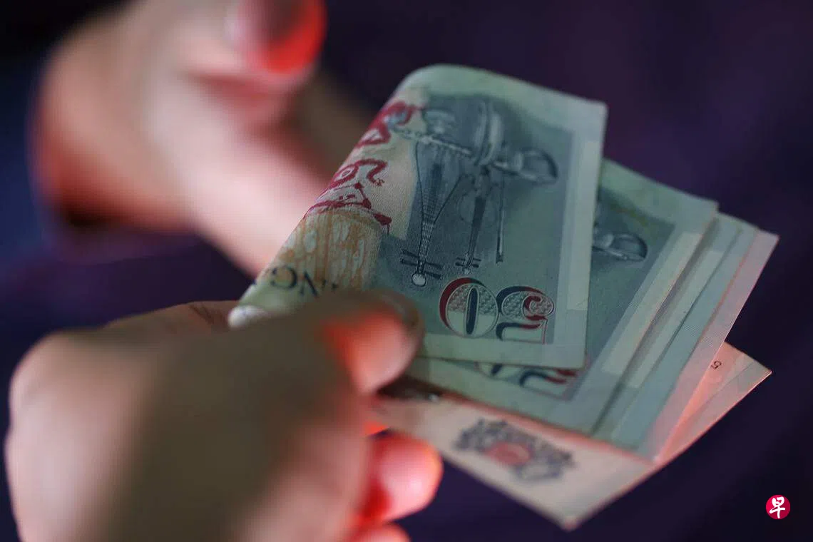 买手机包裹里却装石头“货到付款”诈骗增四成| 联合早报