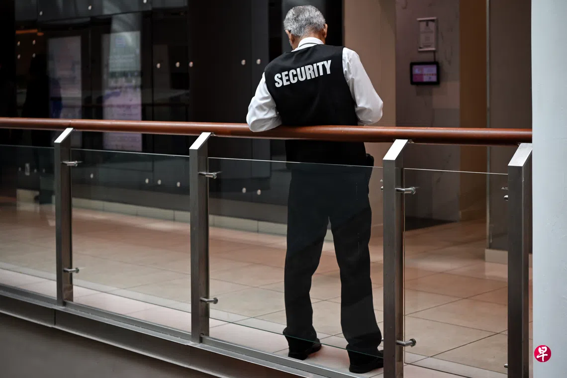 未来三年逾7600非外包保安员每年加薪160元| 联合早报