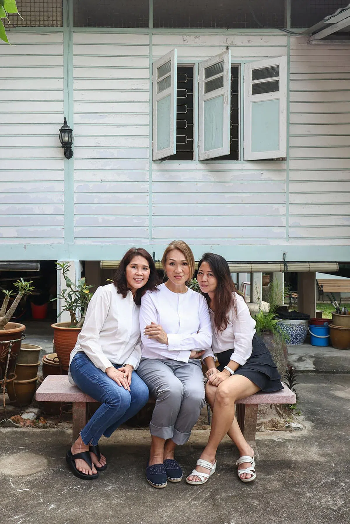 （左起）曾美凤、曾楚红、曾文婉三姐妹日后将会同住在新建的大楼里，延续百年老屋的甘榜精神。