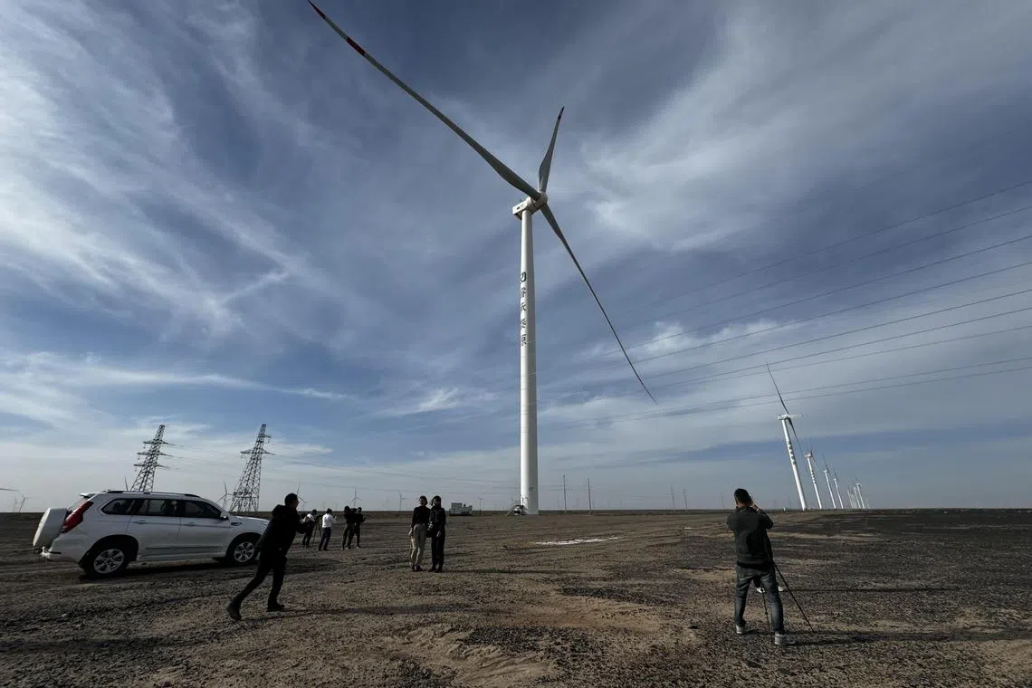酒泉泰源新能源公司在瓜州北大桥第六风电场的20万千瓦项目。（沈泽玮摄）
