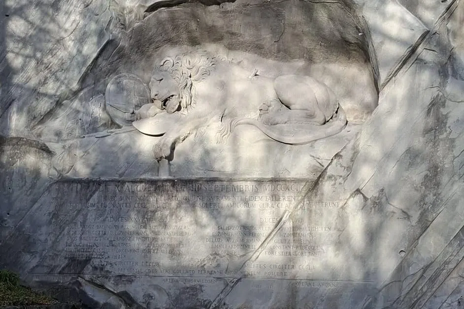 垂死的狮子。（余宁摄）