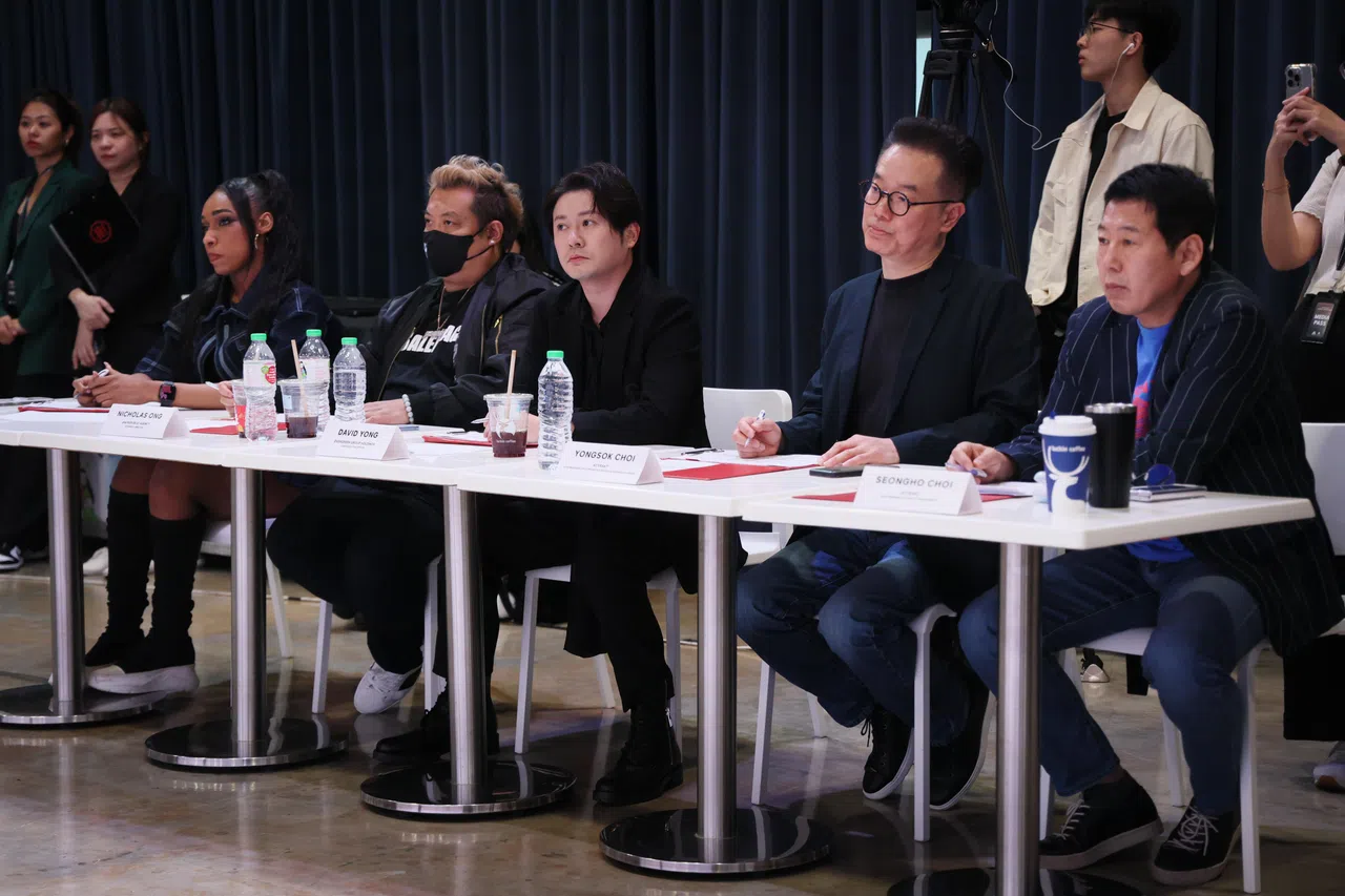 评审团由5人组成，（左起）分别是Jam Republic的Latrice Kabamba及Nicholas Ong、Evergreen Group Holdings的David Yong以及Attrakt的Choi Yong-sok和Choi Seung-ho。（龙国雄摄）