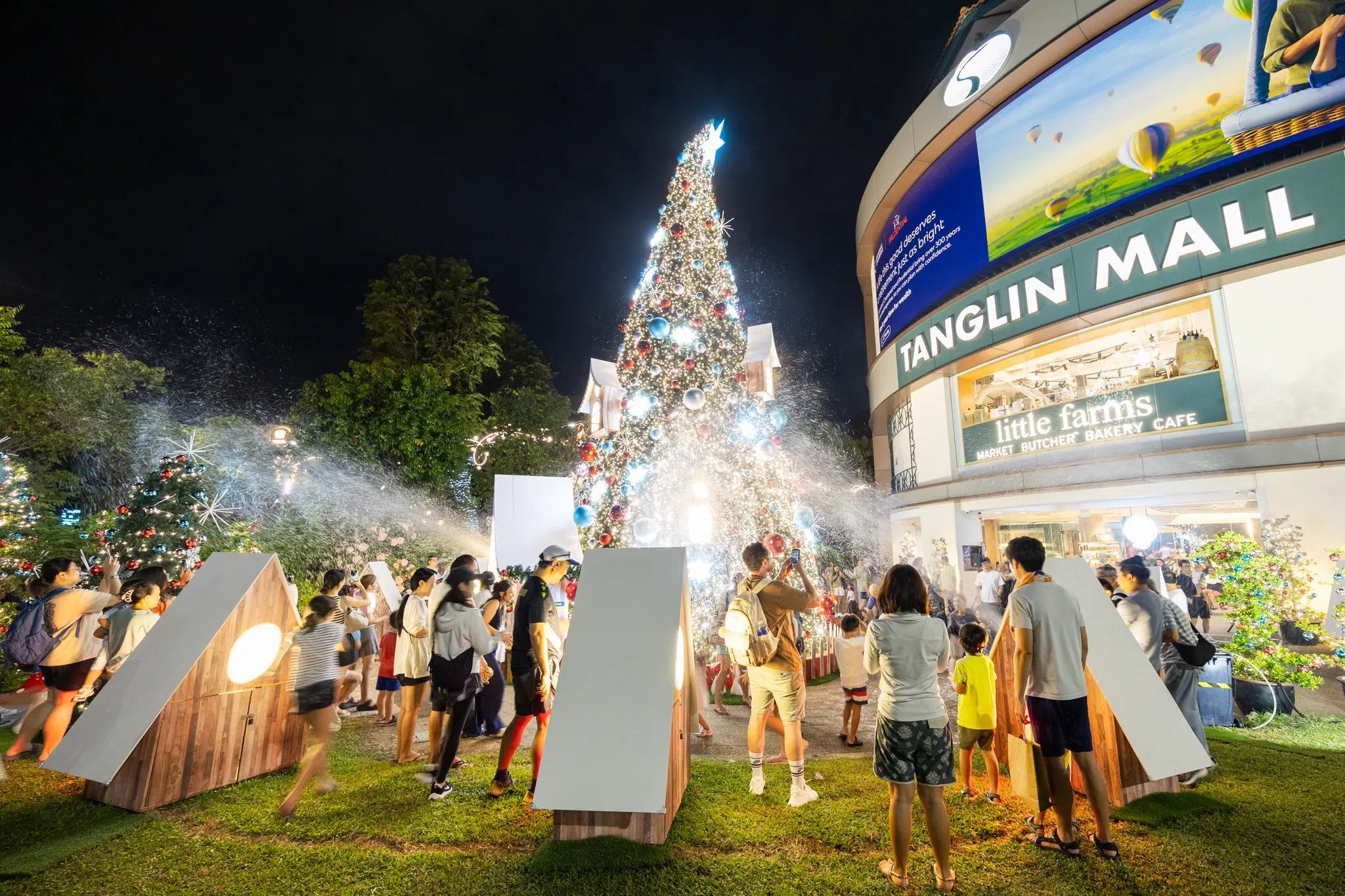 东陵坊招牌“雪花秀”每晚7时30分至8时举行。（东陵坊提供）