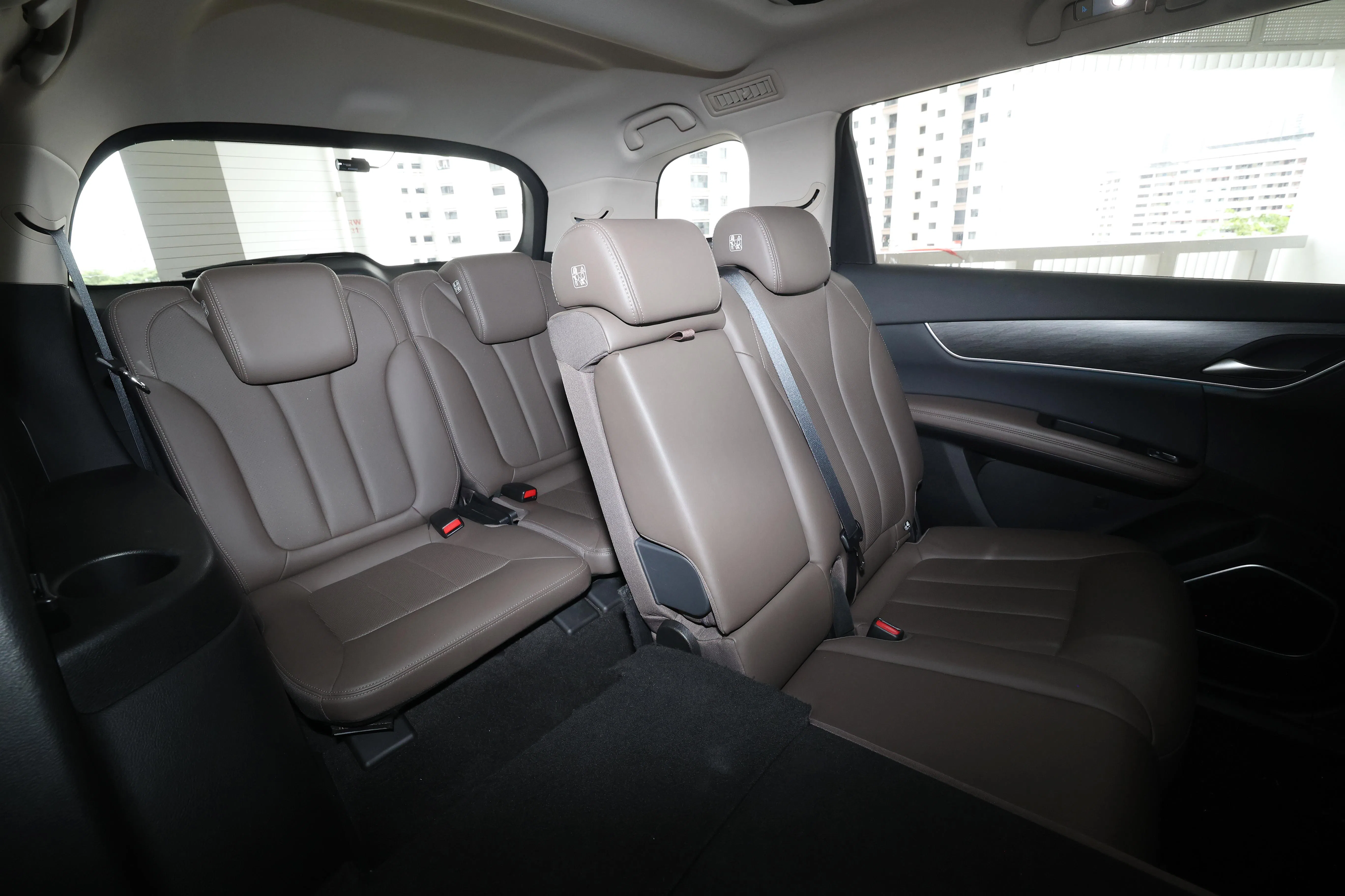 第三排座椅空间狭窄，较适合儿童乘坐。（蔡家增摄）