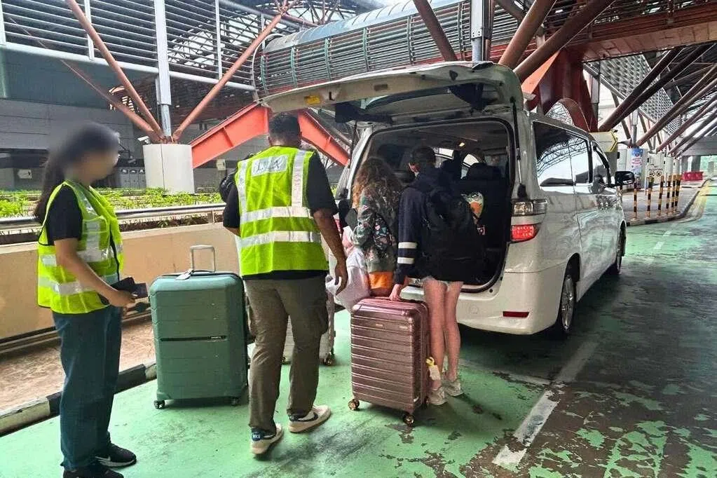 16司机因非法跨境载客被逮 车辆遭扣押