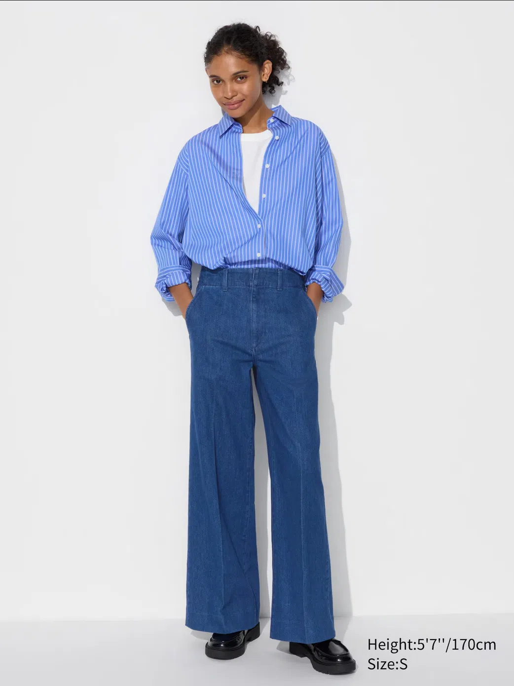 Uniqlo也推出宽裤脚牛仔裤。（品牌提供）