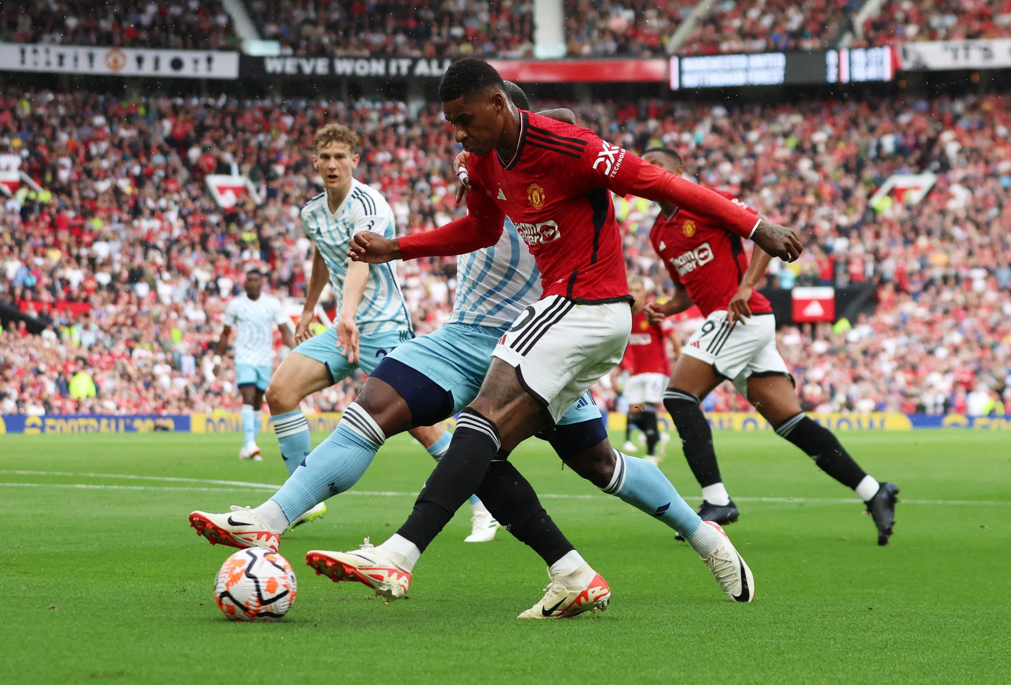 曼联前锋拉什福德左路发起进攻。（路透社）